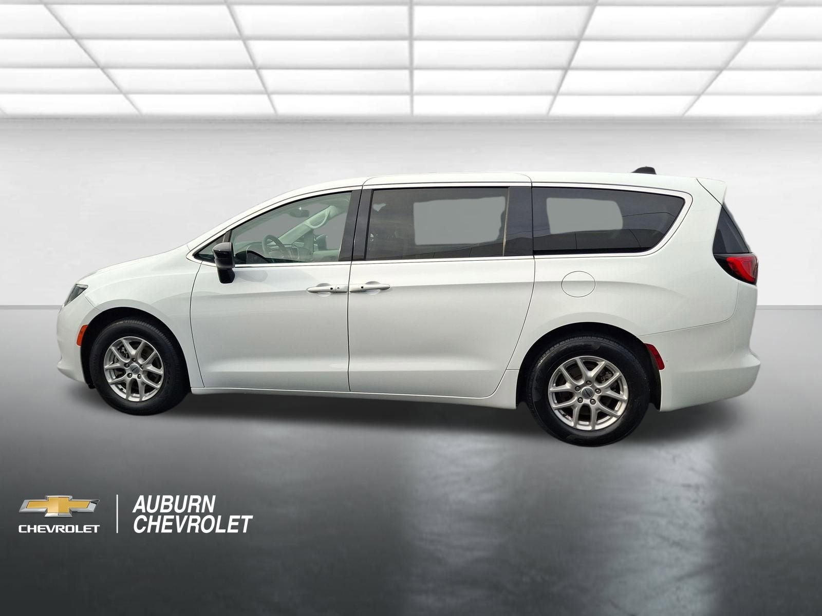 2024 Chrysler Voyager LX