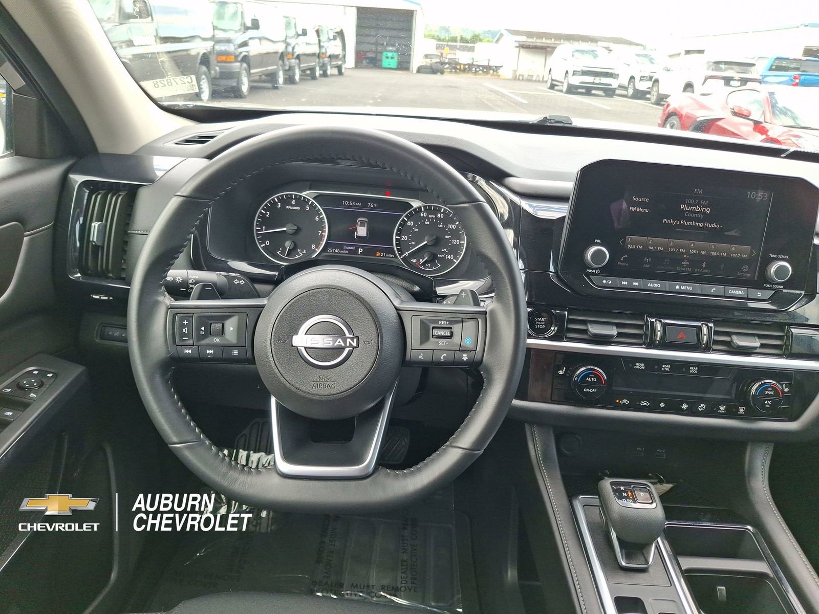 2025 Nissan Pathfinder SV