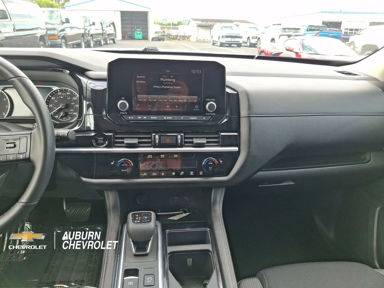 2025 Nissan Pathfinder SV