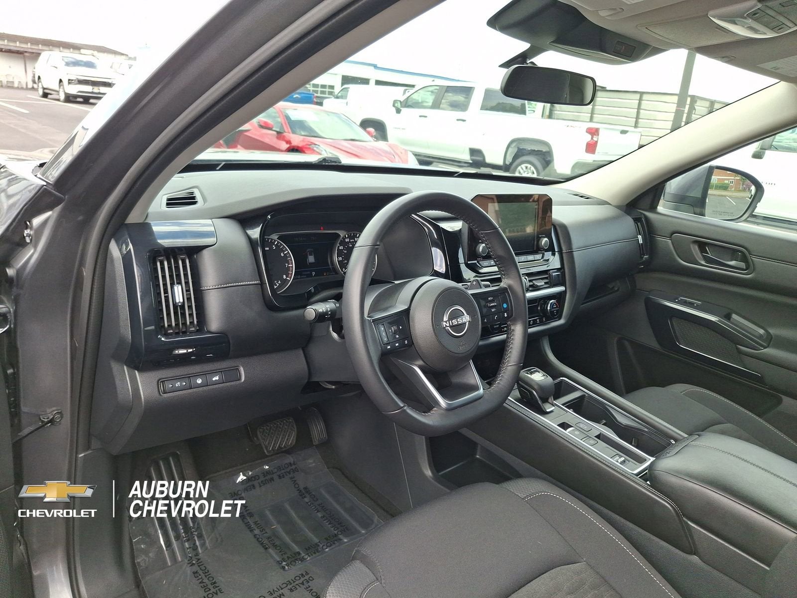 2025 Nissan Pathfinder SV