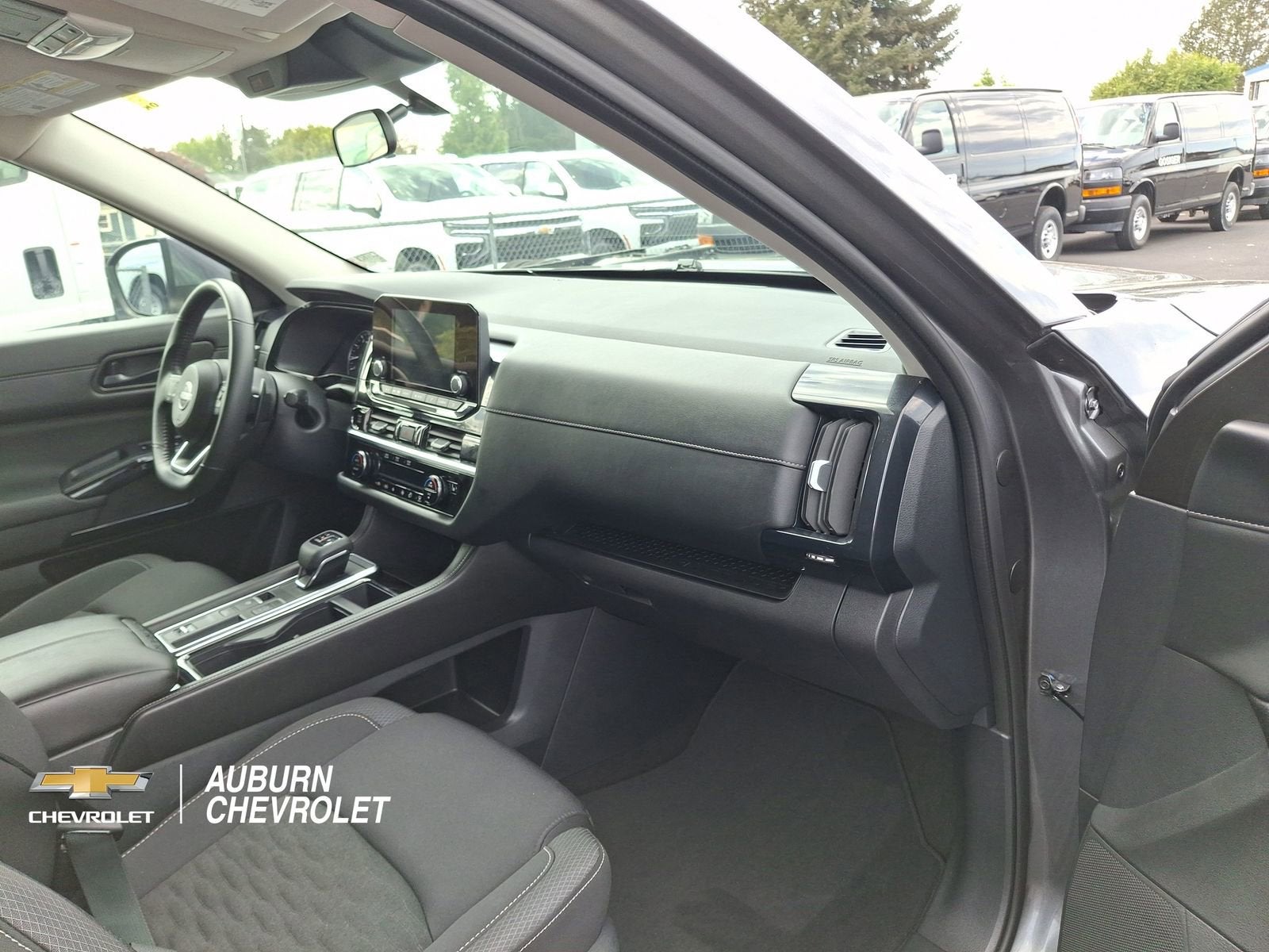 2025 Nissan Pathfinder SV