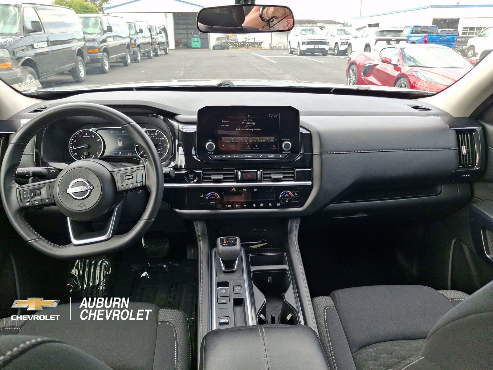 2025 Nissan Pathfinder SV