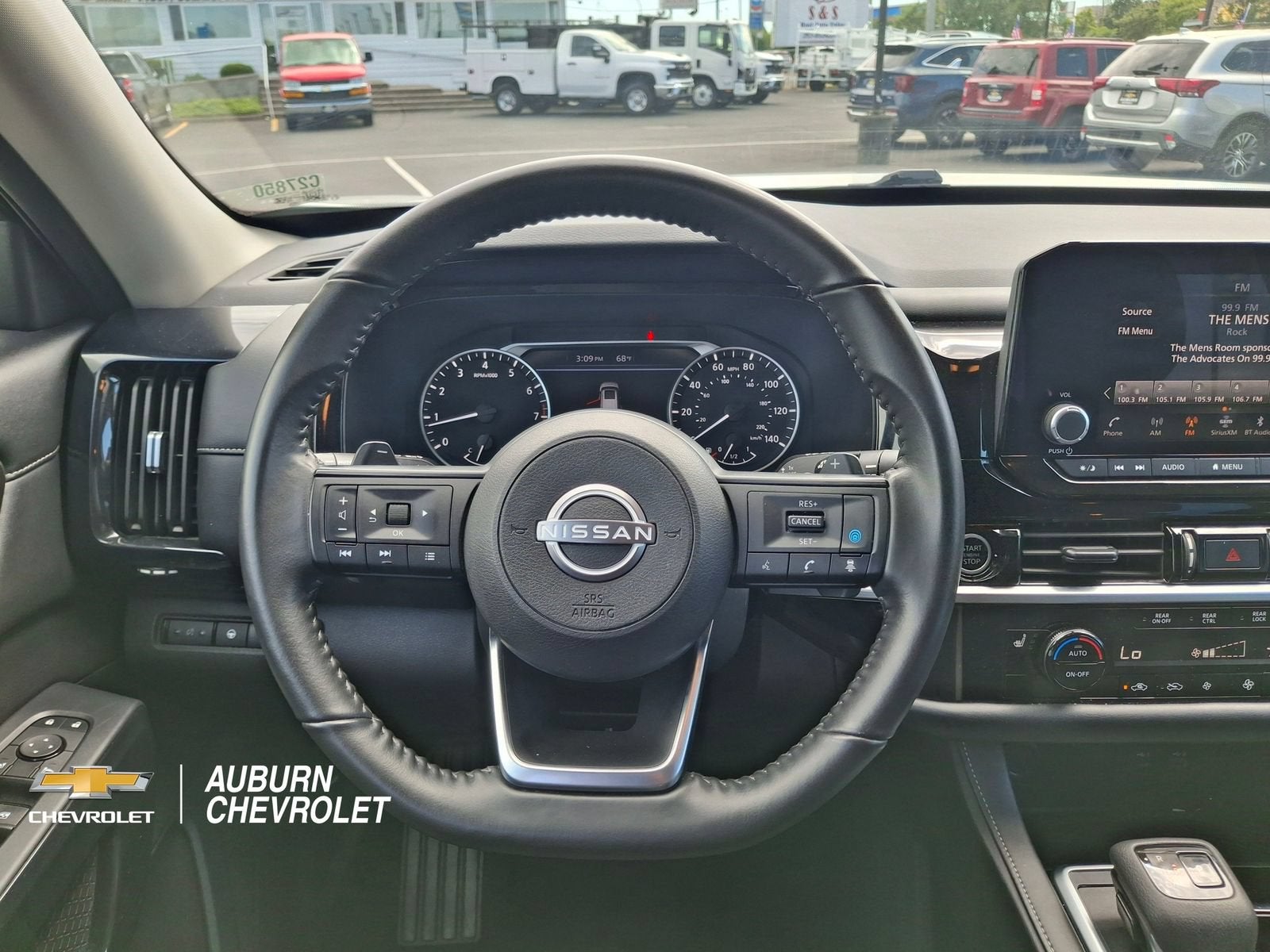 2024 Nissan Pathfinder SV