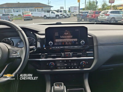 2024 Nissan Pathfinder SV