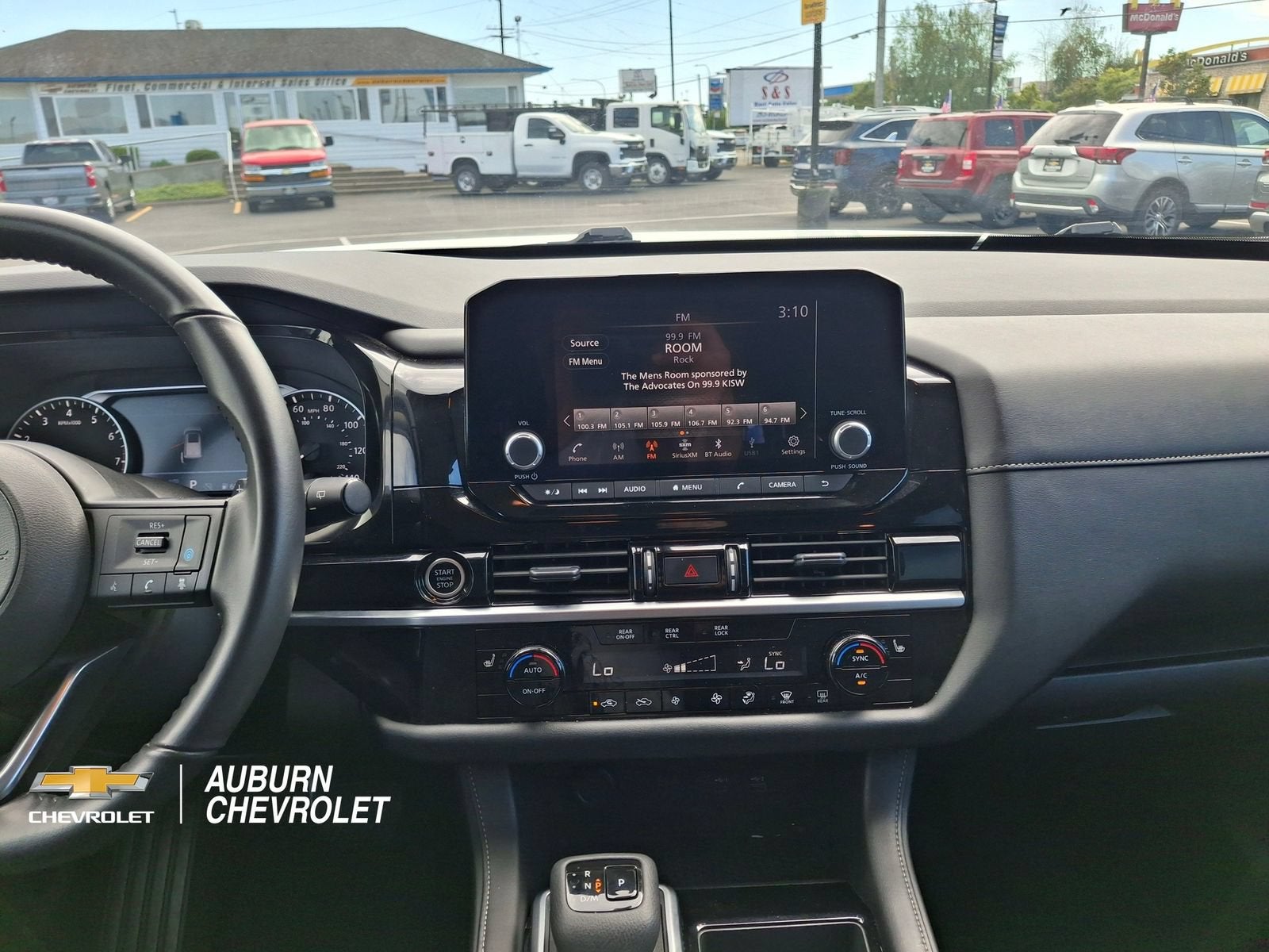 2024 Nissan Pathfinder SV