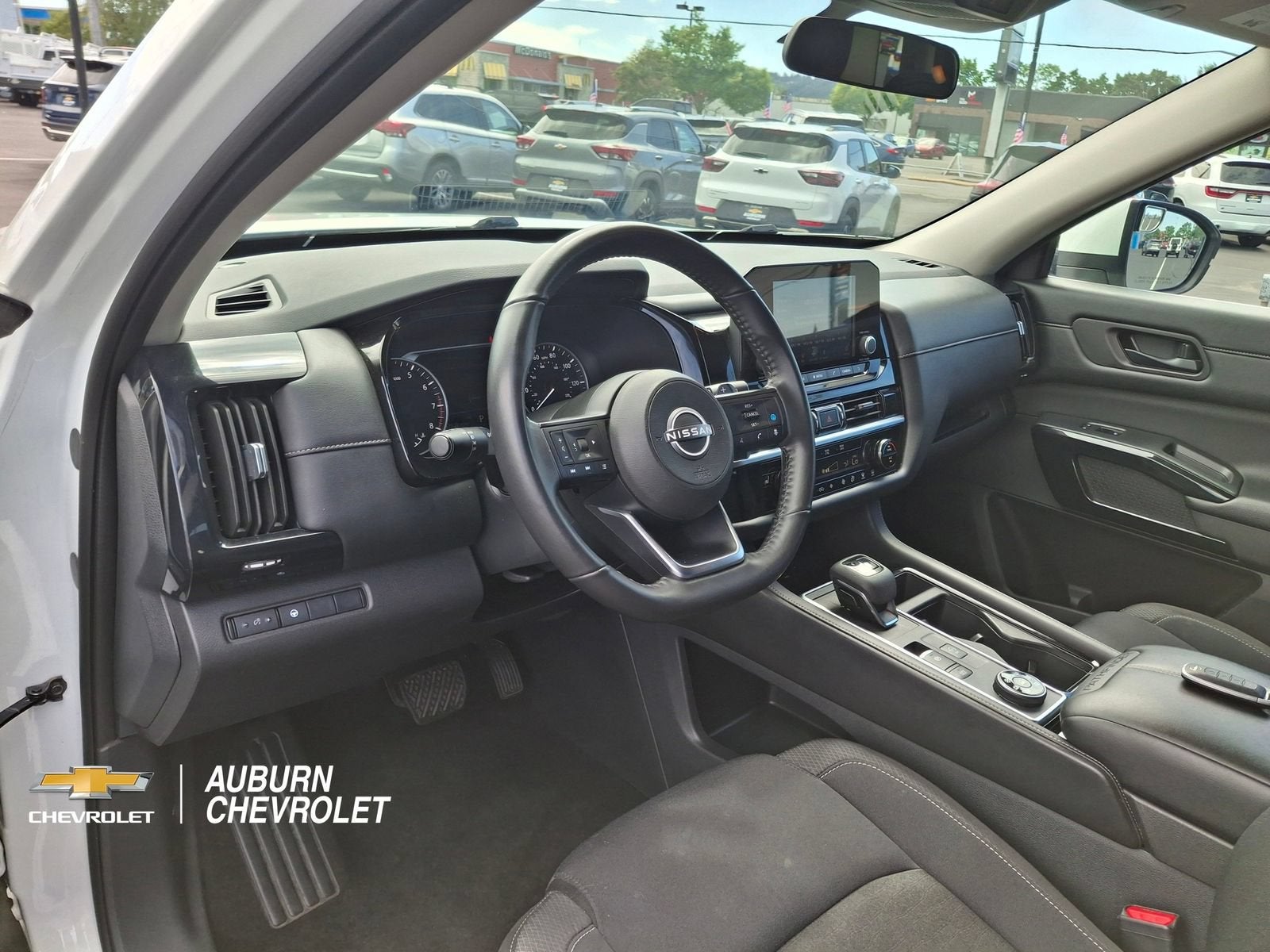 2024 Nissan Pathfinder SV