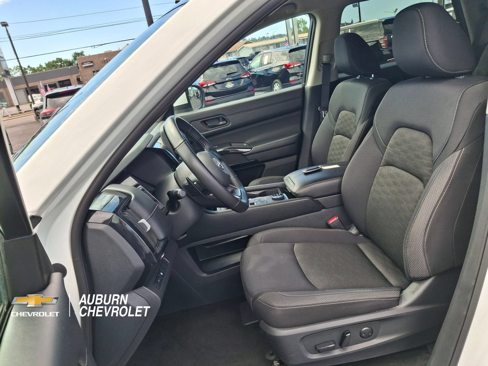 2024 Nissan Pathfinder SV