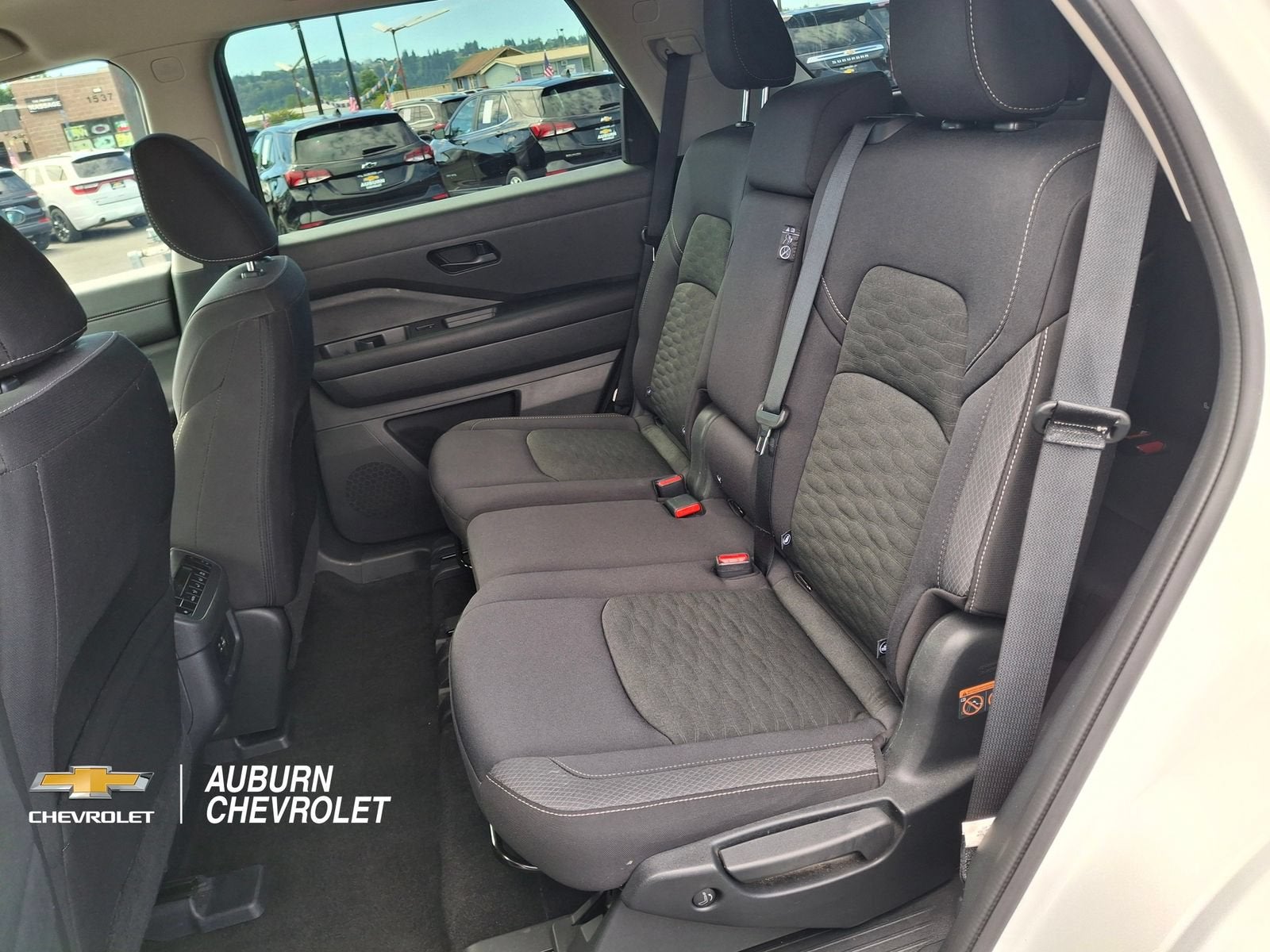 2024 Nissan Pathfinder SV