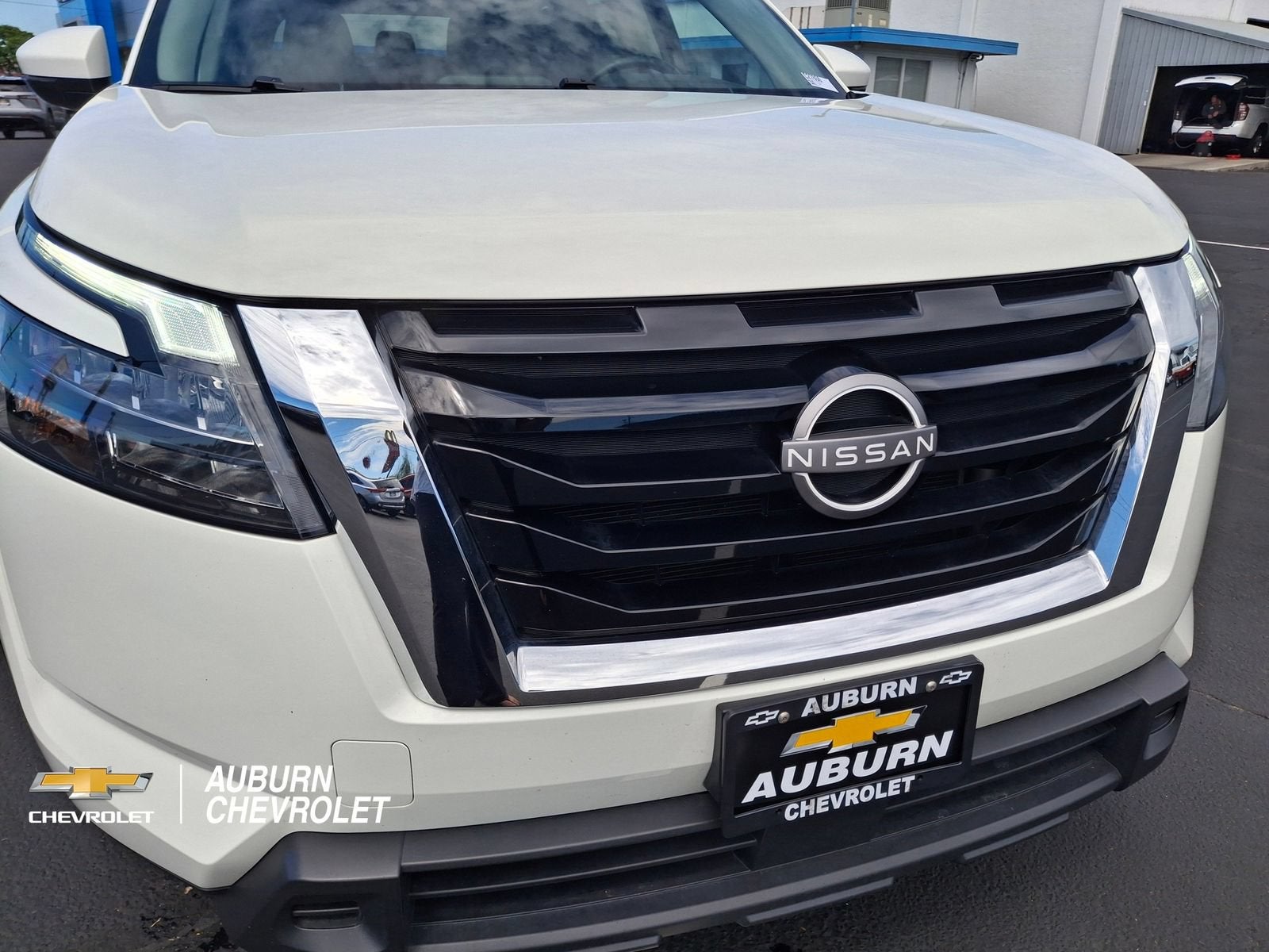 2024 Nissan Pathfinder SV