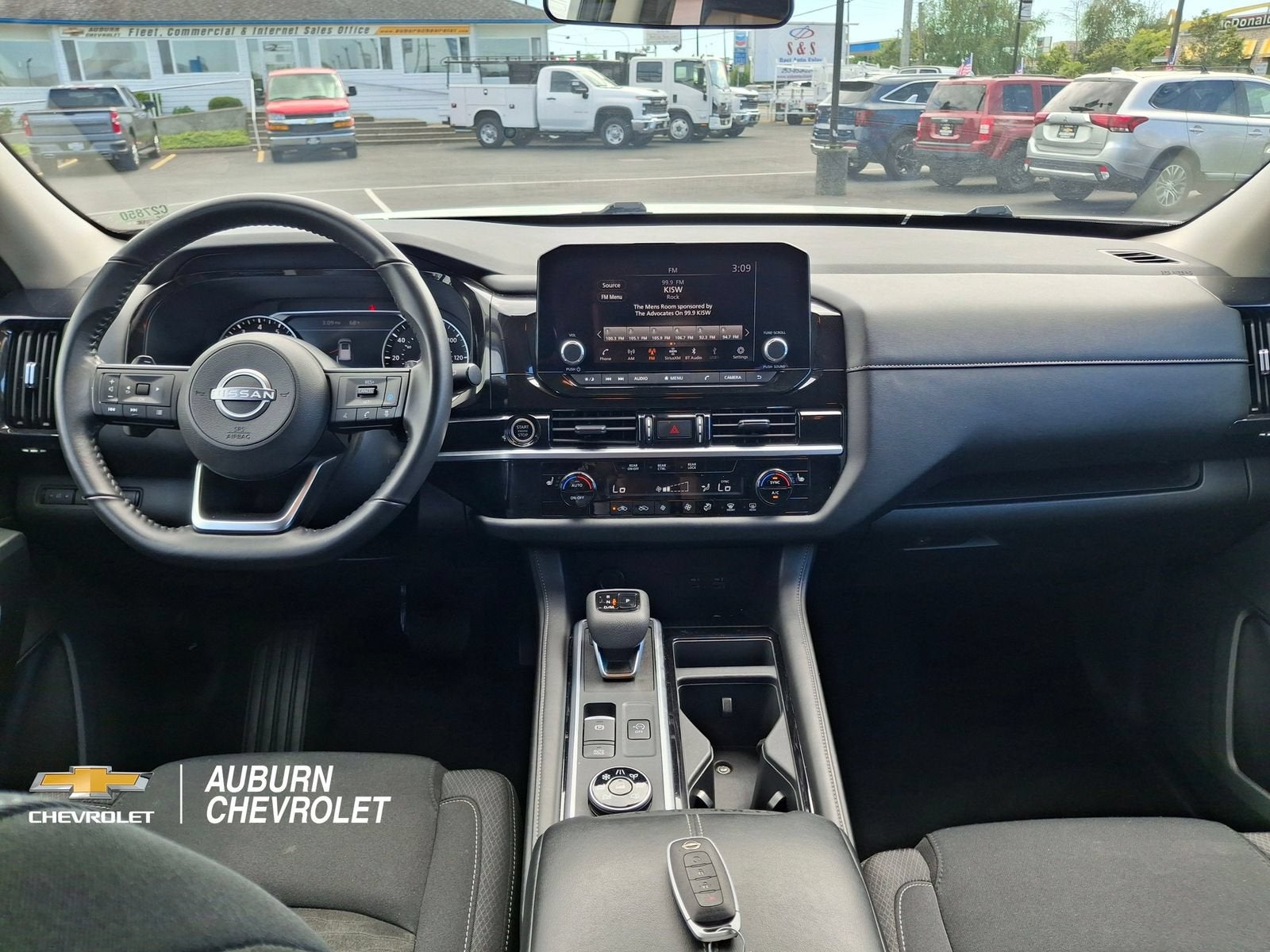 2024 Nissan Pathfinder SV