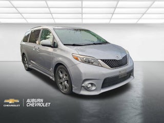 2017 Toyota Sienna SE Premium 8 Passenger