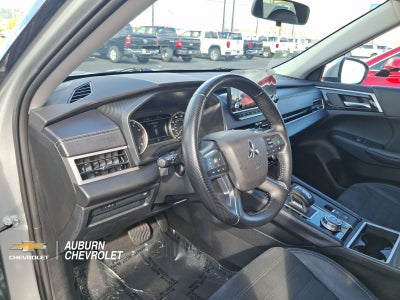 2024 Mitsubishi Outlander SE